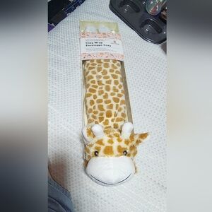 COZY FRIENDS NEW IN BOX GIRAFF  NECK WARMER WRAP AROUND NECK FRAGRANCE
